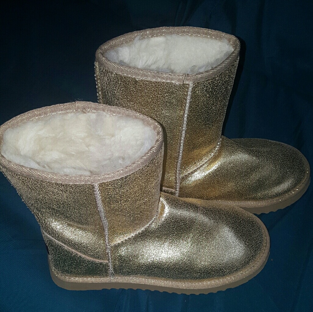 Ukala [ugg like] sheepskin.  Gold metallic